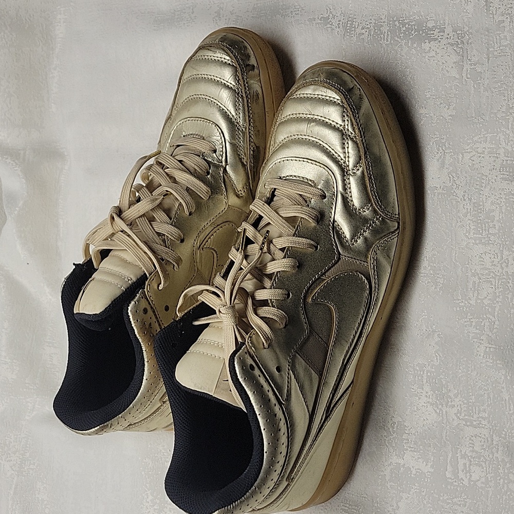 NIKE MENS 11 SHOES